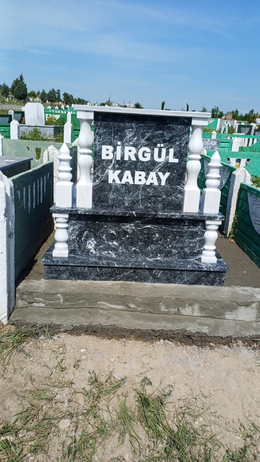 ULUDAĞ SİYAH MARMARA SÜTUNLU MİNARELİ MEZAR