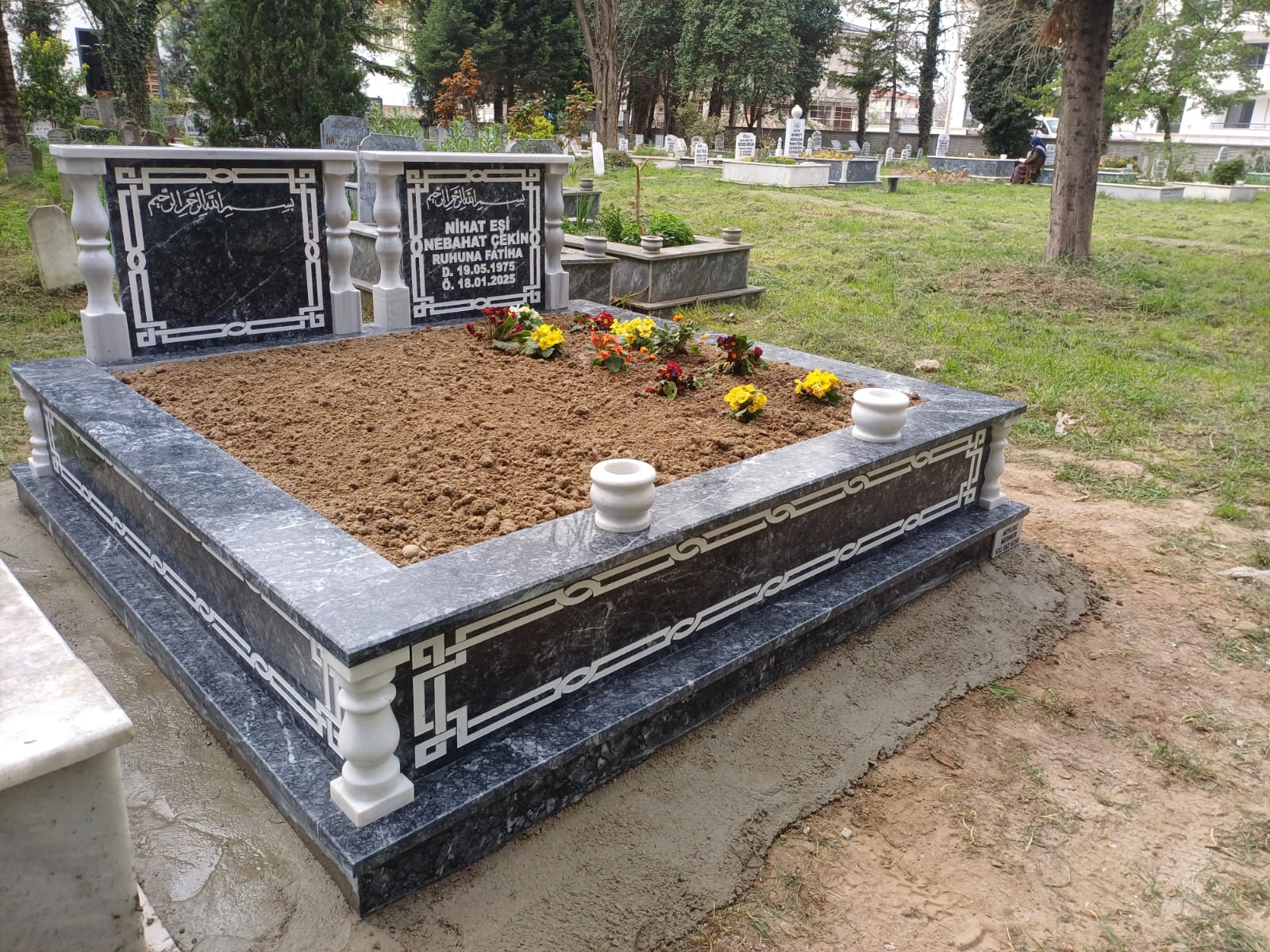 2 BOYUT CNC İŞLEMELİ SÜTUNLU MİNARELİ MEZAR